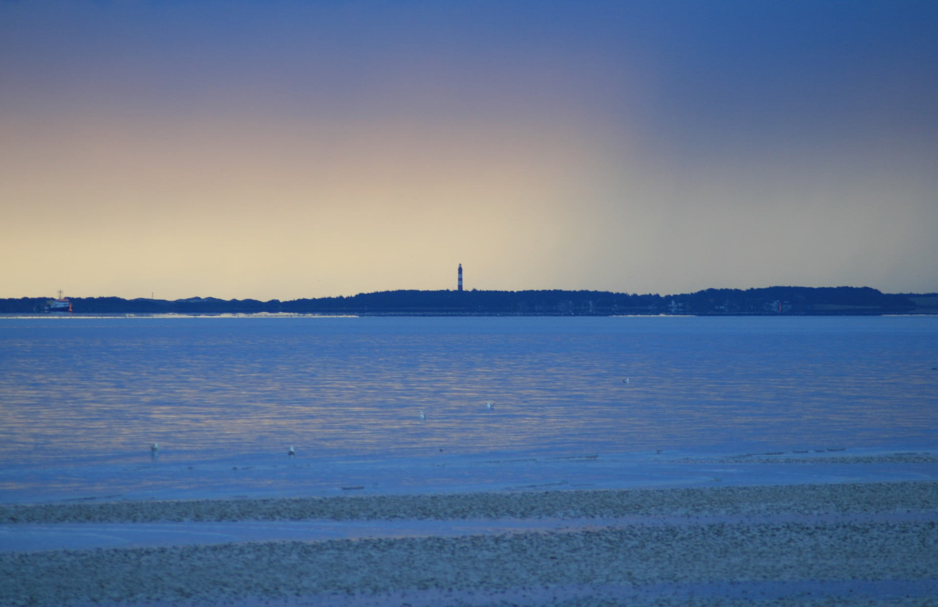 Amrumer Leuchtturm im Abendlicht